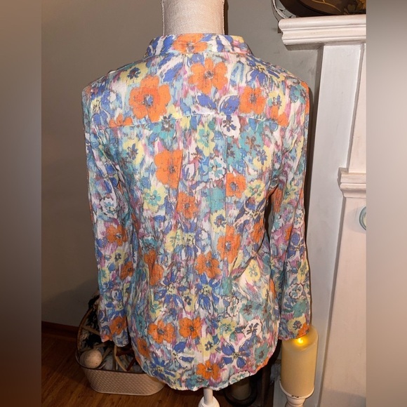 Ruby Rd floral button down top. EUC w extra button 🌸 - Picture 5 of 8